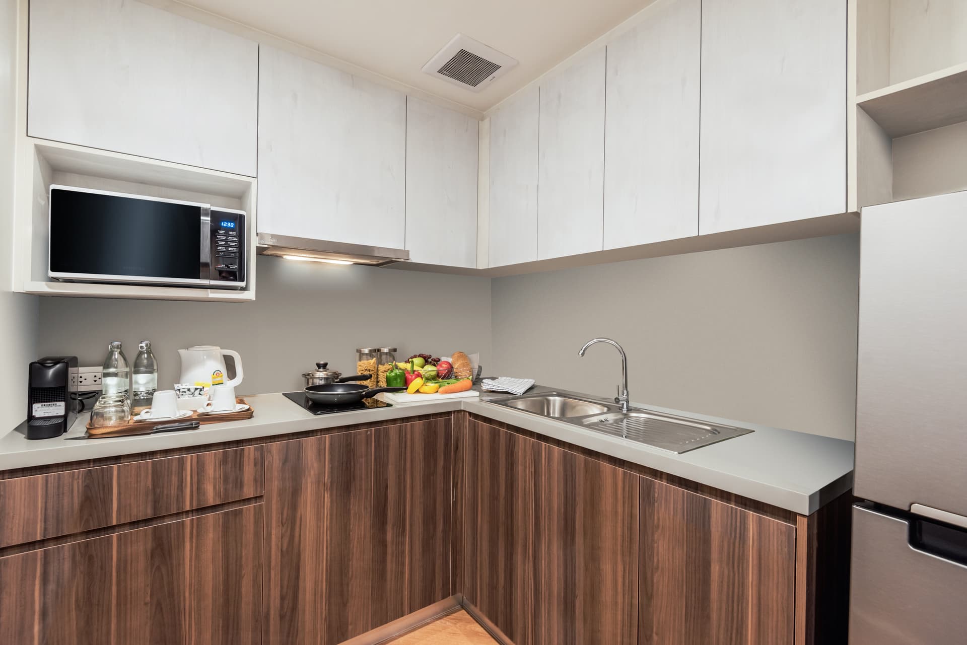 Kitchen in 1 Bedroom Executive at Amanta Sathorn