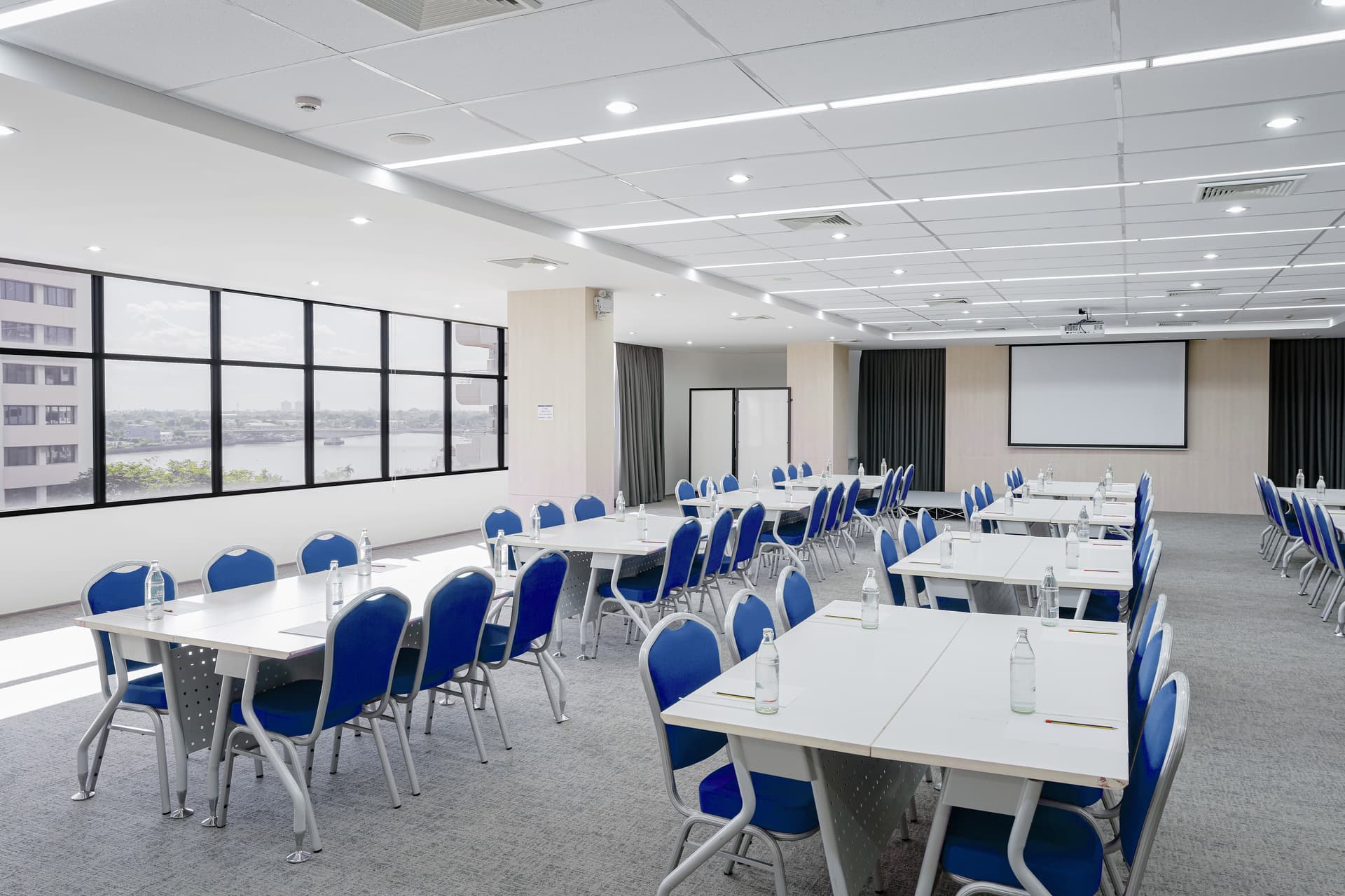 Workshop room with river view at Riverine Place Hotel