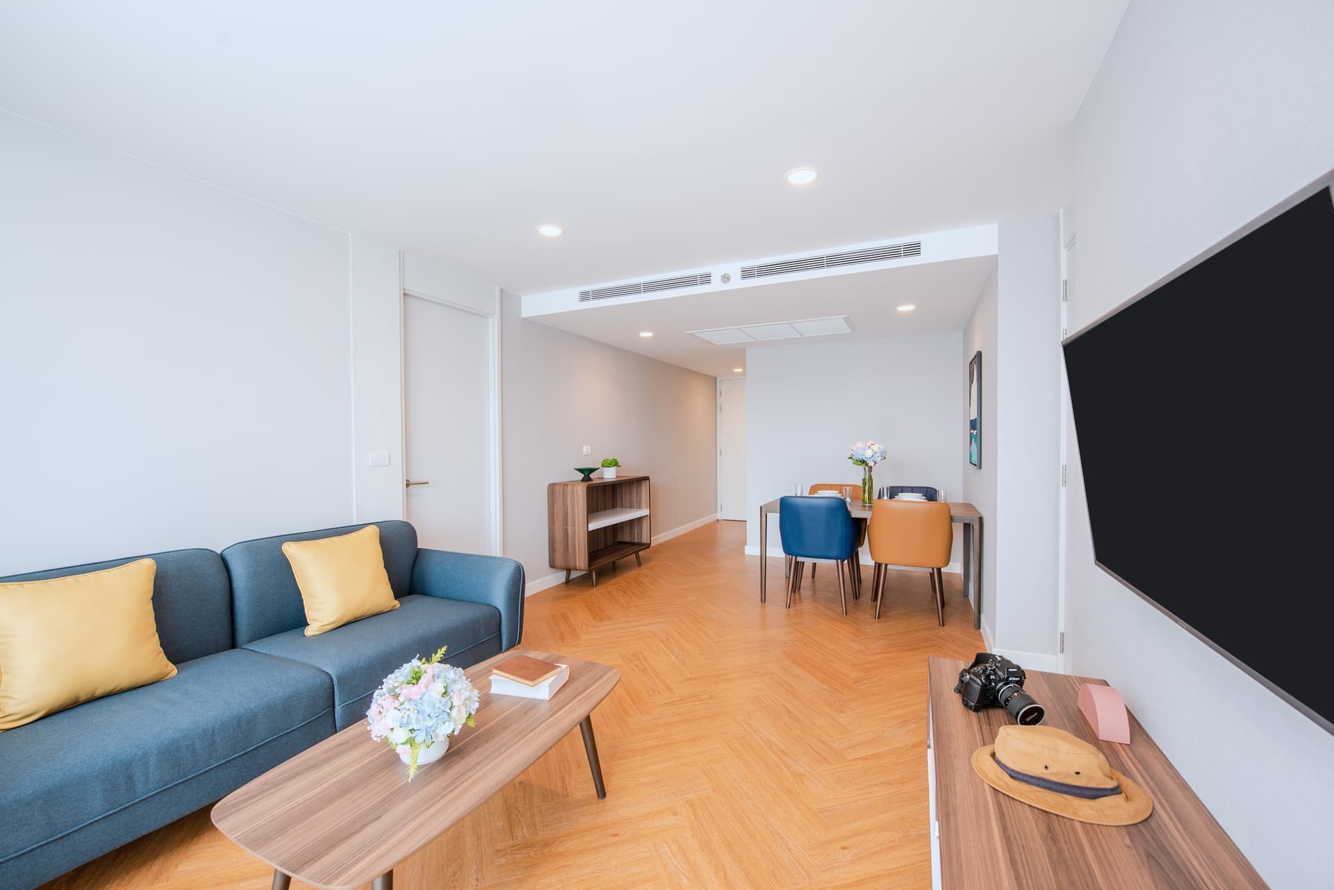 Bespoke 2 bedroom executive living room at Amanta Sathorn