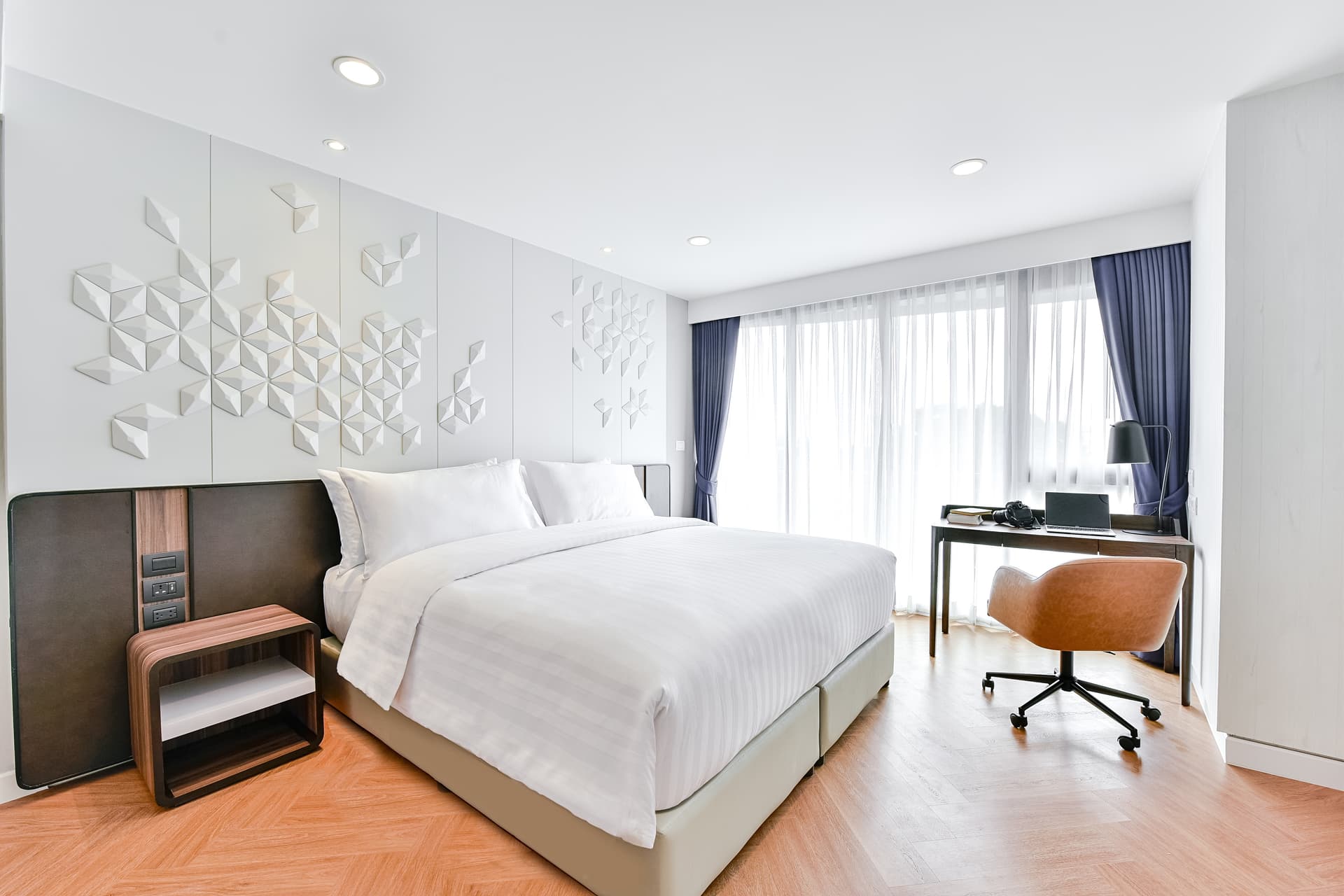Master bedroom in 2 Bedroom Executive at Amanta Sathorn