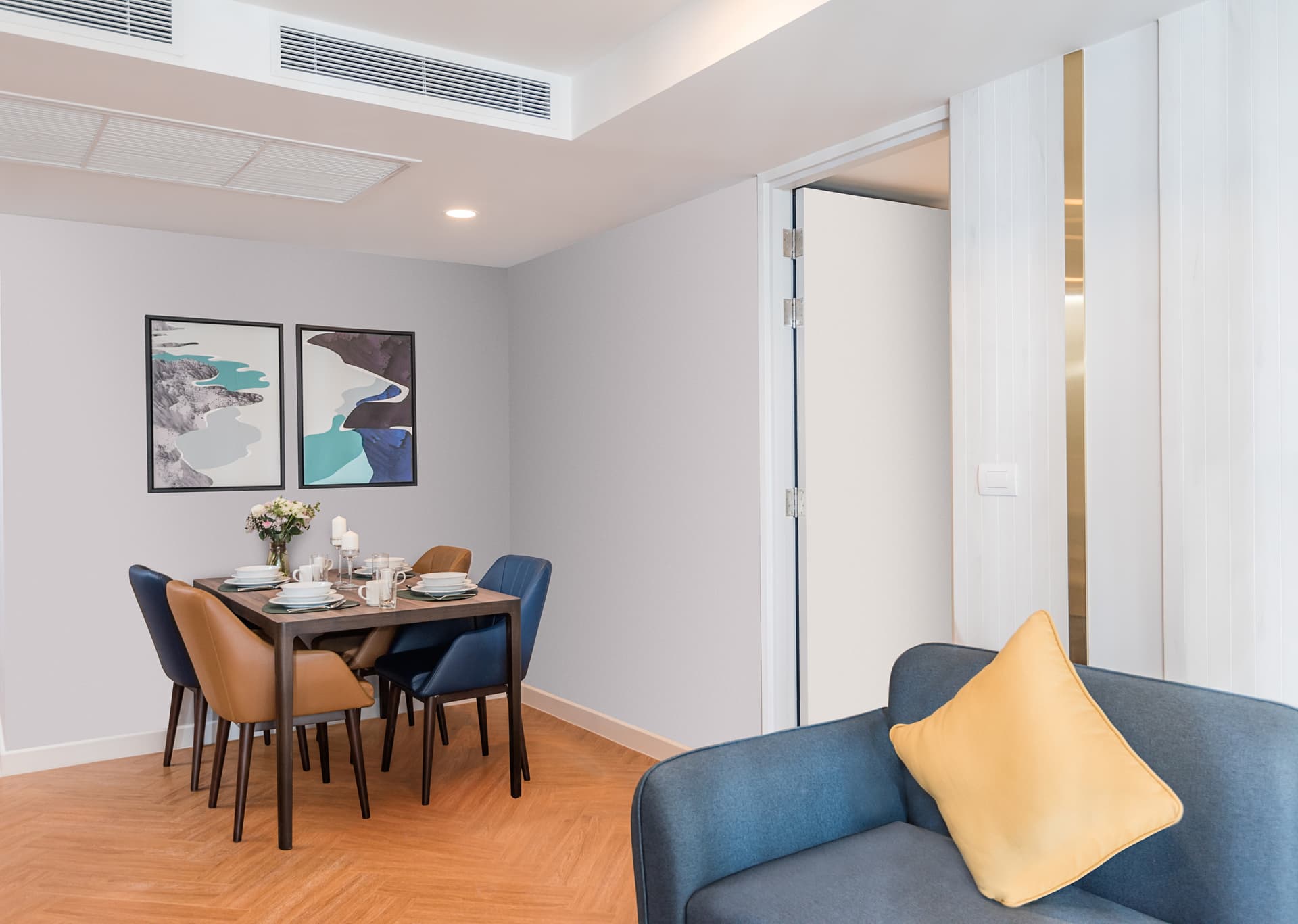 Living space in 2 Bedroom Deluxe at Amanta Sathorn